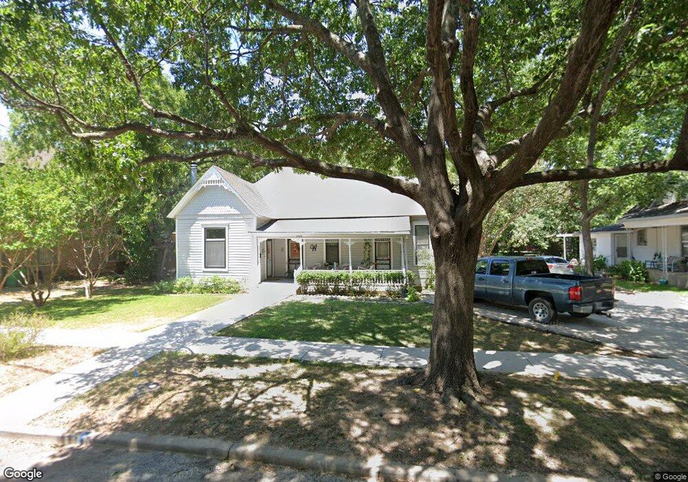 1109 Throckmorton St, Gainesville, TX 76240 - photo 1