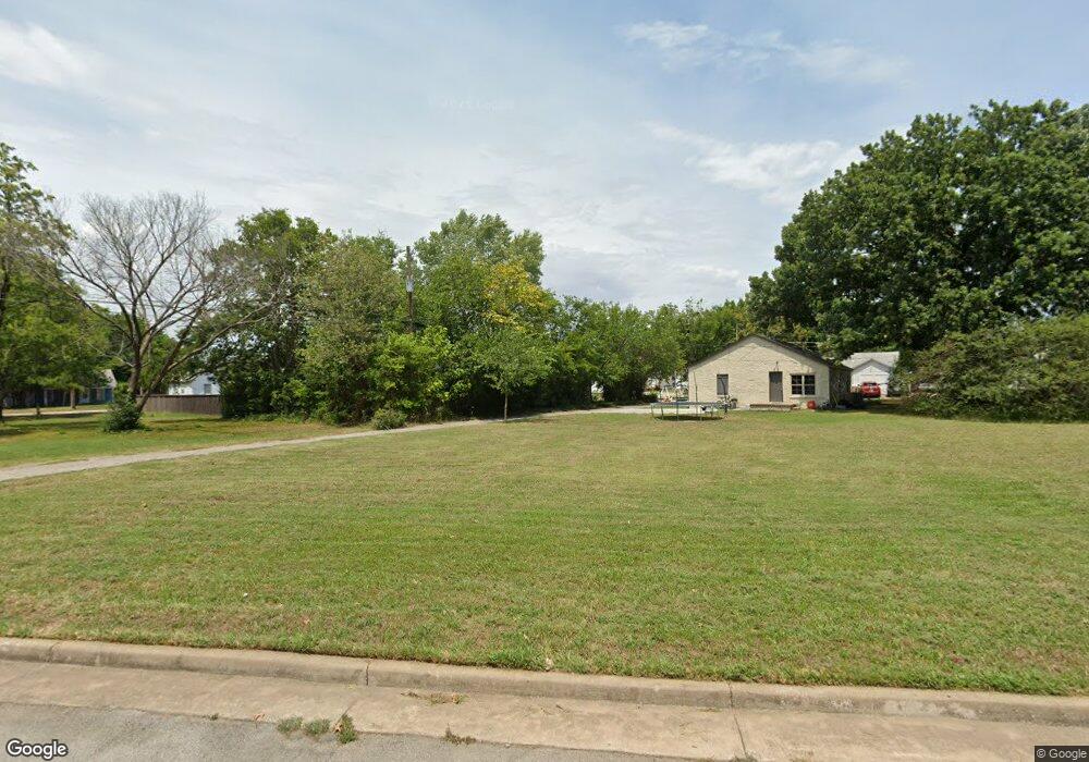 210 W Jordan St, Claremore, OK 74017 - photo 1