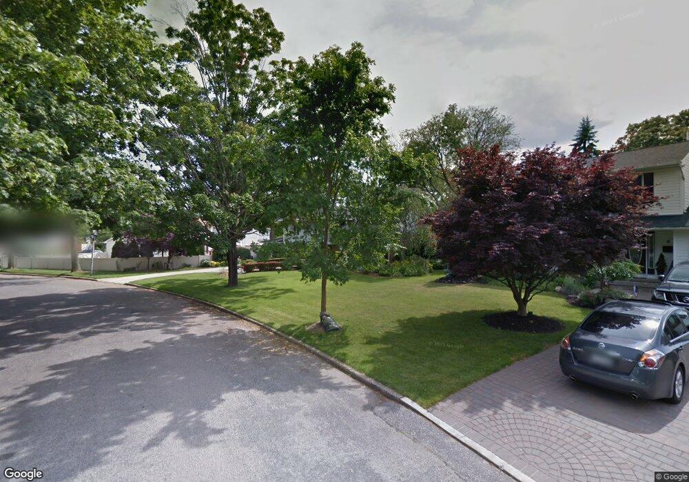 4 Crest Ln, ComMacK, NY 11725 - photo 1