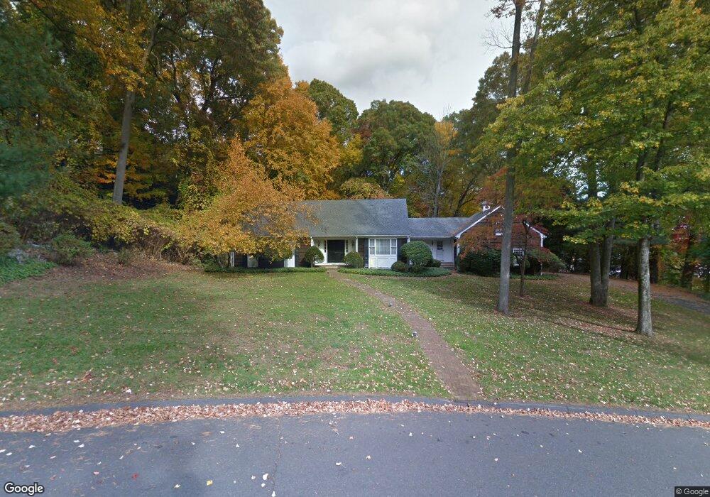 6 Stoneleigh Square, Fairfield, CT 06825 - photo 1