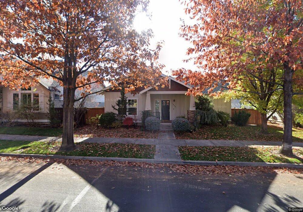 1620 NW Hemlock Ave, Redmond, OR 97756 - photo 1