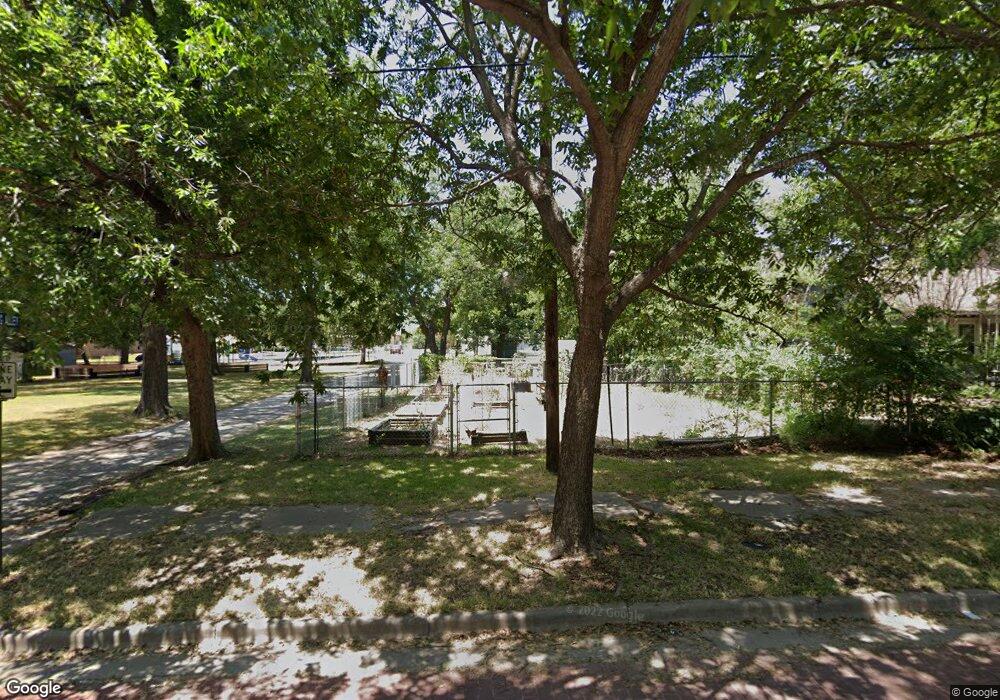 941 N Commerce St, Gainesville, TX 76240 - photo 1