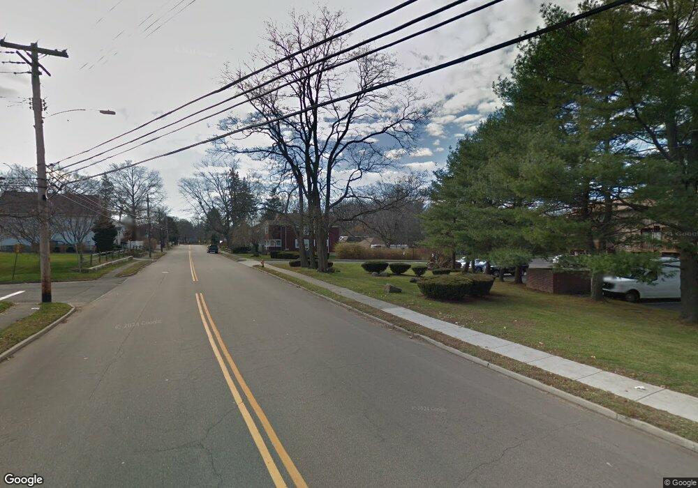 354 Knapps Hwy, Fairfield, CT 06825 - photo 1