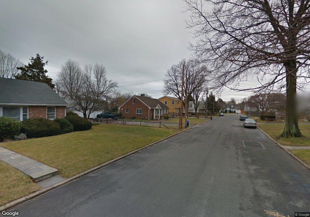 4 Westfield Place, Glen Cove, NY 11542 - photo 1