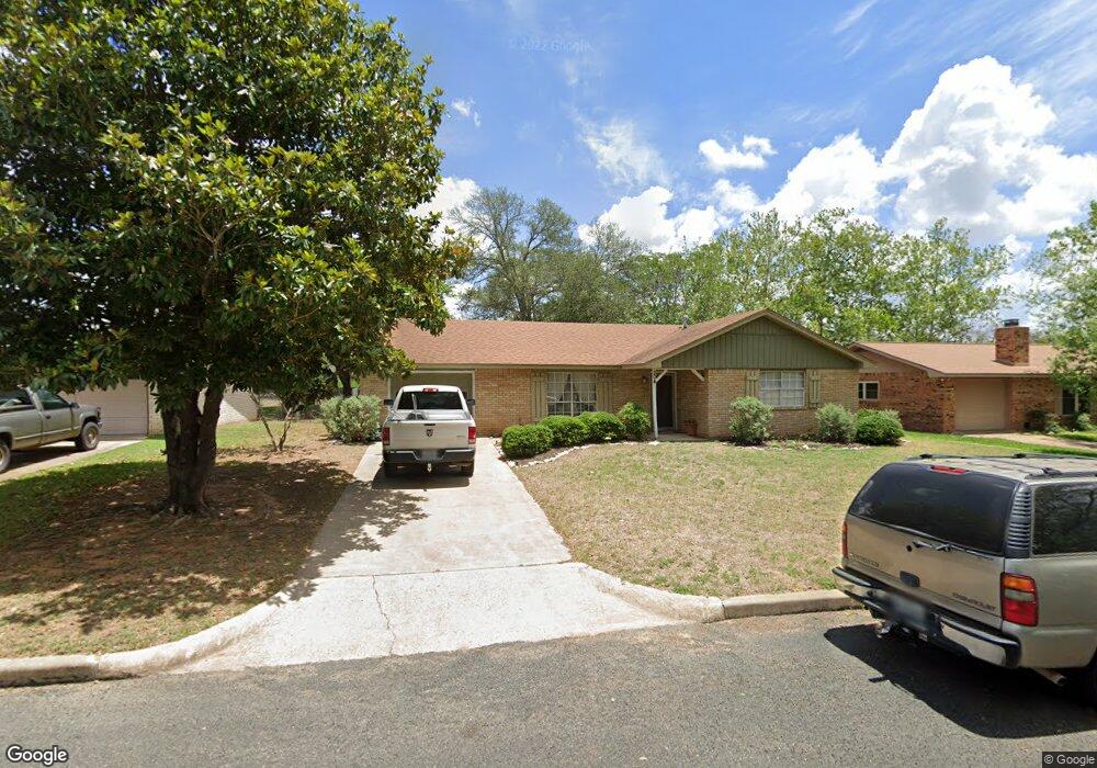 204 W Nimitz St, Fredericksburg, TX 78624 - photo 1