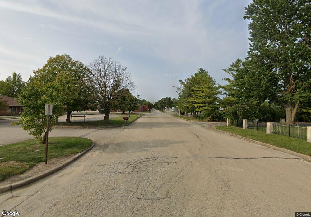 927 S Washington St, Tuscola, IL 61953 - photo 1