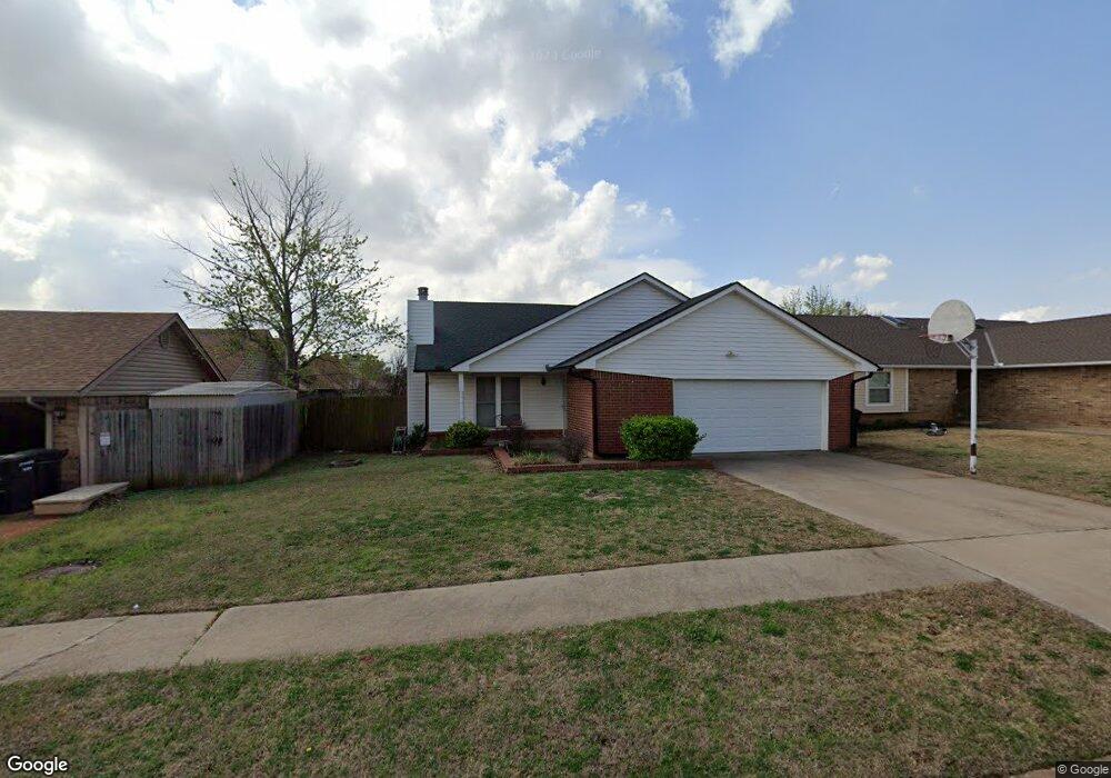 2300 NE 10th St, Moore, OK 73160 - photo 1