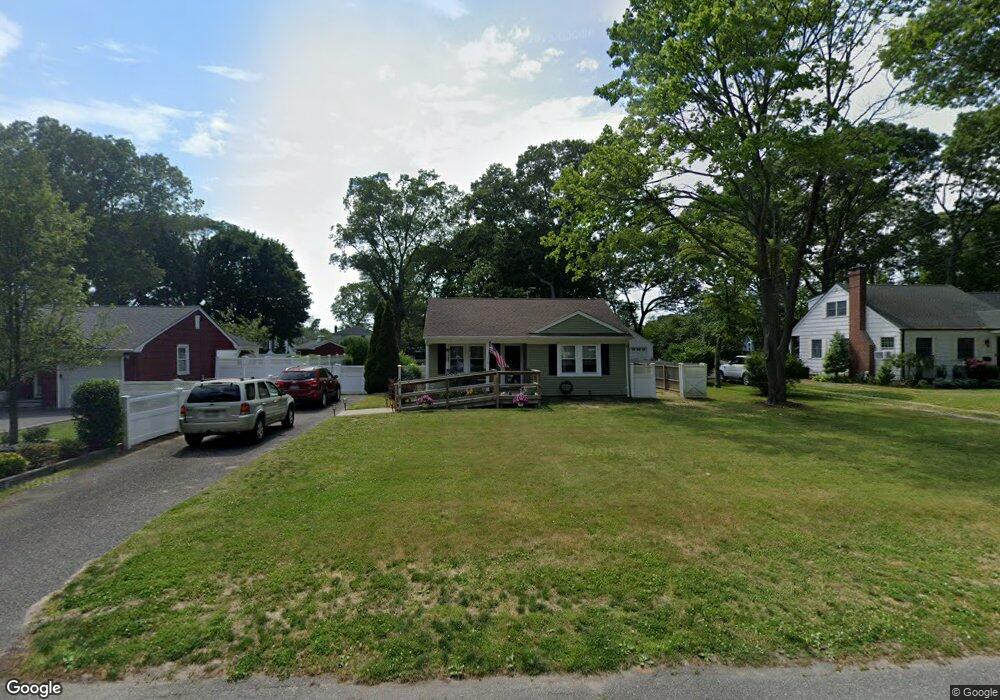 654 Gillette Ave, Bayport, NY 11705 - photo 1