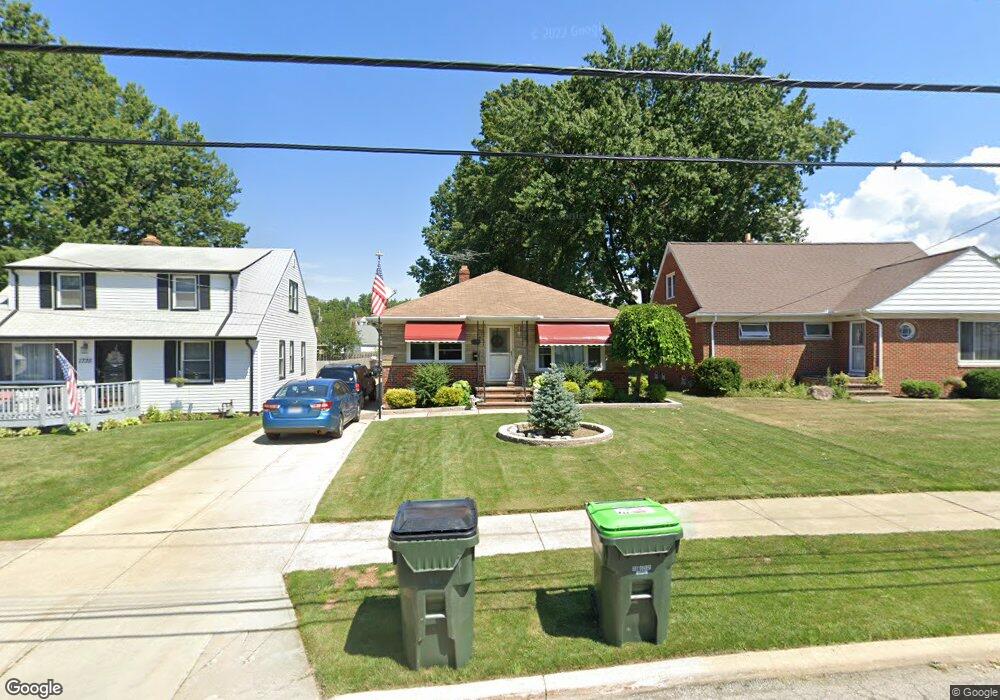 1739 E 294th St, Wickliffe, OH 44092 - photo 1