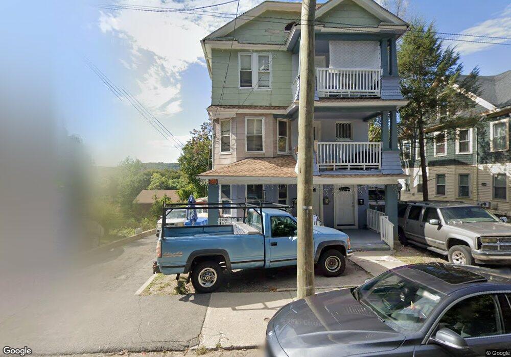 211 Lincoln St unit 3, Waterbury, CT 06710 - photo 1