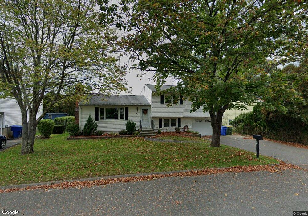 82 Meadowlark Dr, Waterbury, CT 06708 - photo 1