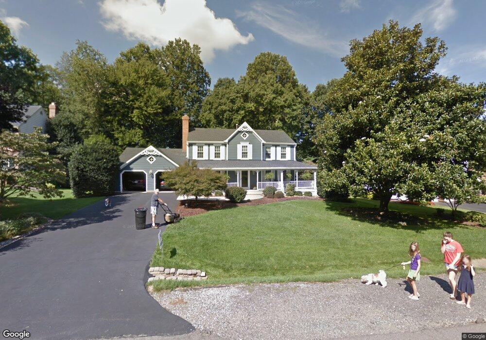 5012 Oakcrest Dr, Fairfax, VA 22030 - photo 1