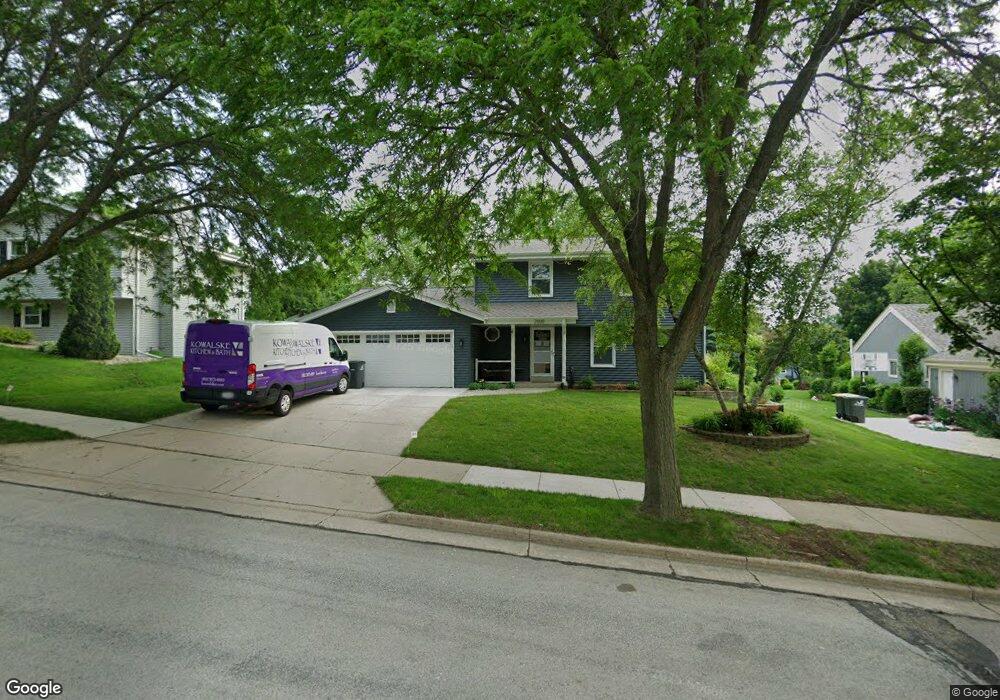 2000 Fieldcrest Ln, Waukesha, WI 53186 - photo 1