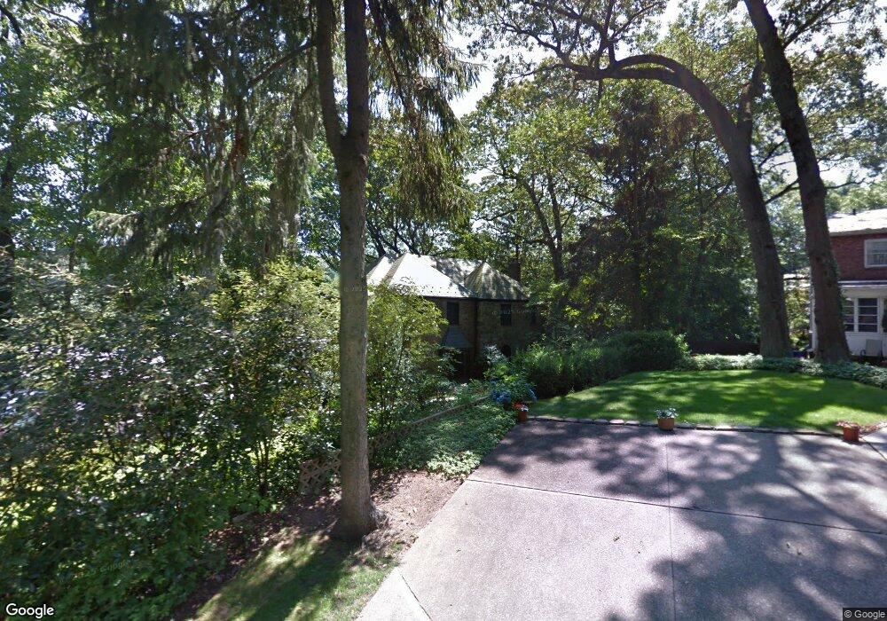 124 Vanderbilt Rd, Manhasset, NY 11030 - photo 1