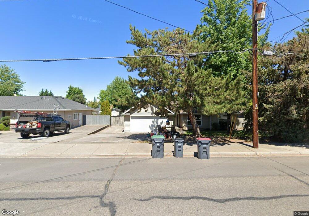 2433 Spring St, Medford, OR 97504 - photo 1