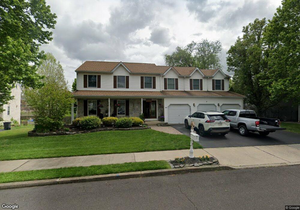 611 Highpointe Cir, Langhorne, PA 19047 - photo 1