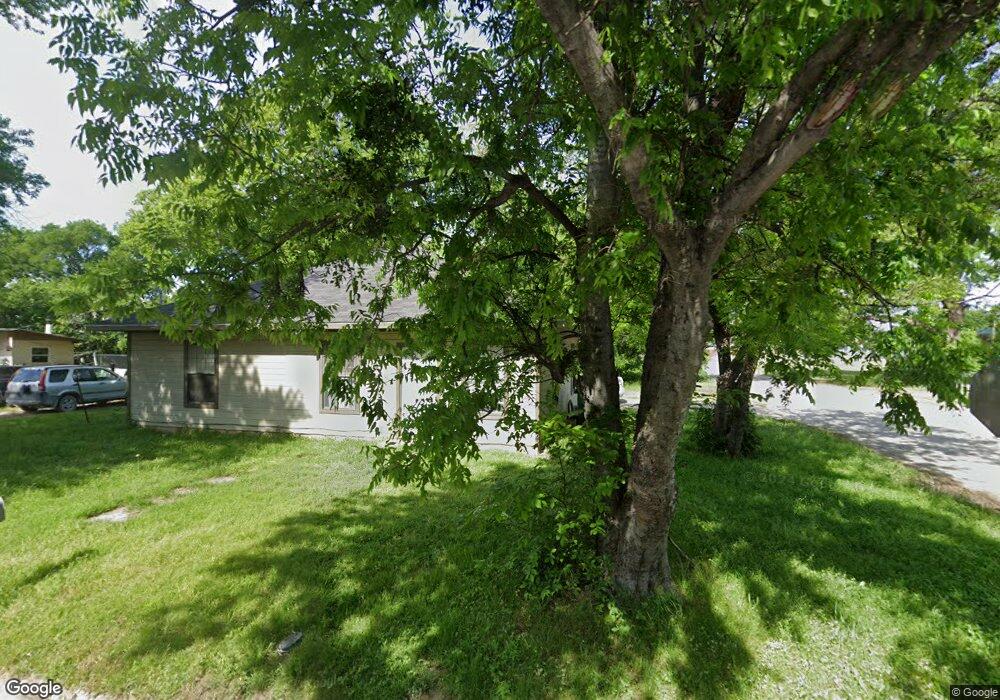 513 N Weaver St, Gainesville, TX 76240 - photo 1