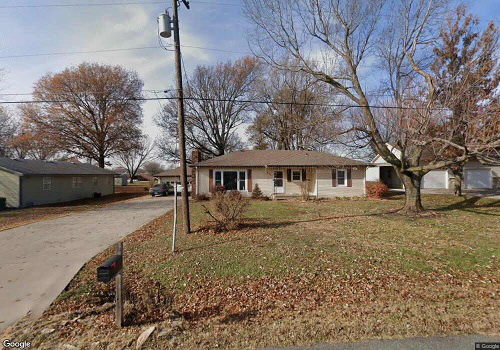 604 Leawood N A, Parsons, KS 67357 - photo 1