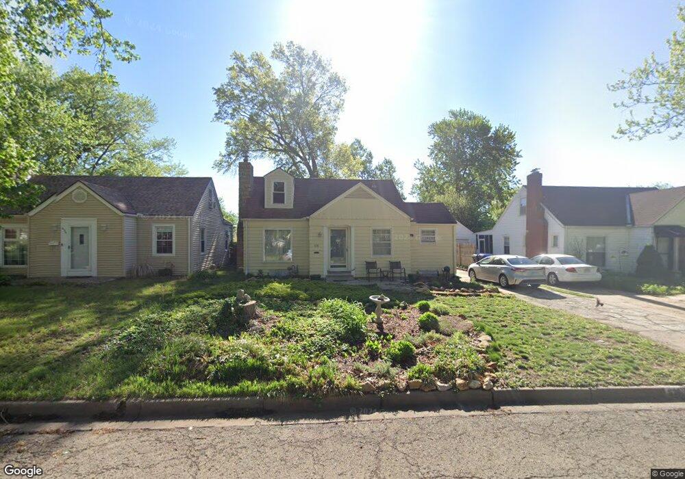 636 SW Grandview Ave, Topeka, KS 66606 - photo 1