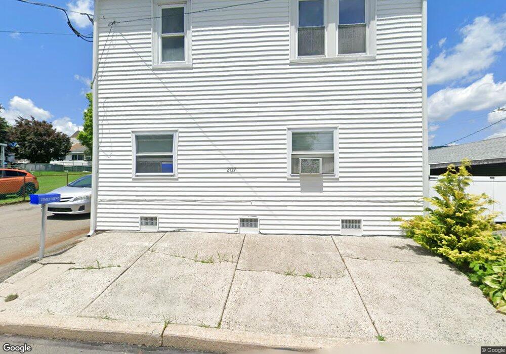 207 W Howard Ave, Coaldale, PA 18218 - photo 1