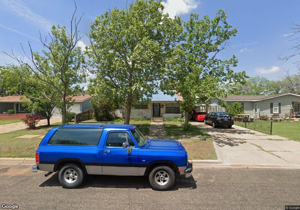 105 Aileen St, Plainview, TX 79072 - photo 1