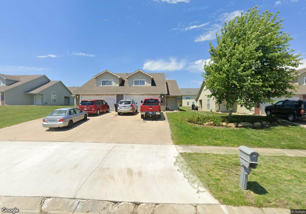 4421 SE Oakview Ct, Topeka, KS 66609 - photo 1