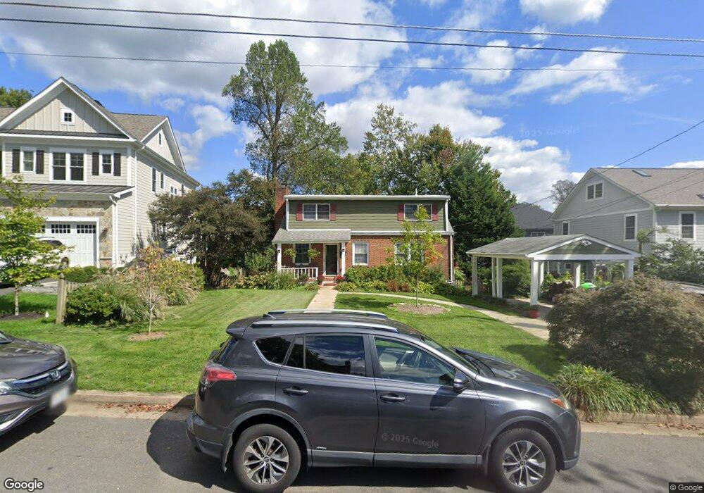 2223 Tulip Dr, Falls Church, VA 22046 - photo 1