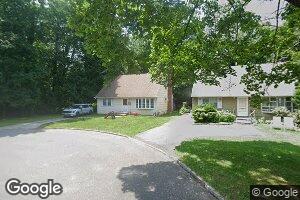 11 Moreland Ct, Great Neck, NY 11024