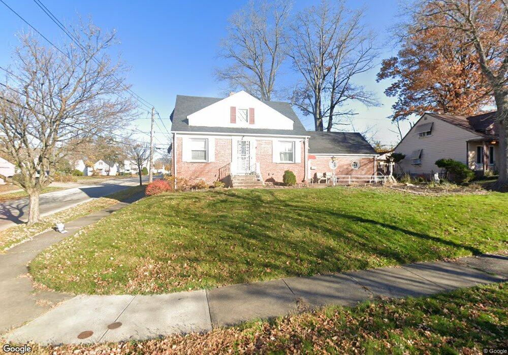 21203 Hillgrove Ave, Maple Heights, OH 44137 - photo 1