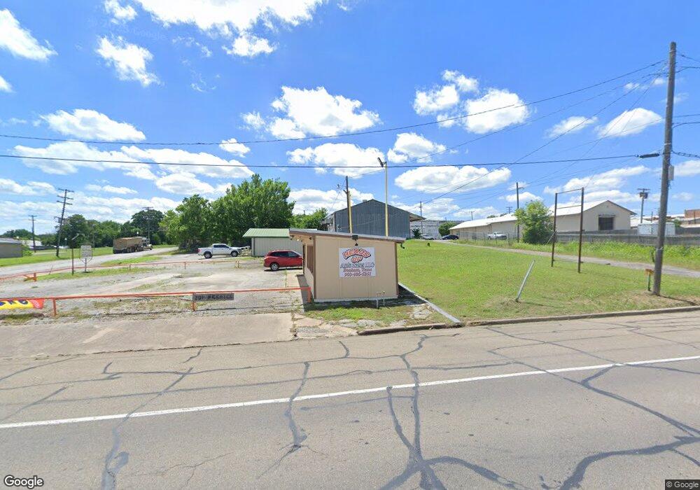 211 N Center St, Bonham, TX 75418 - photo 1