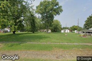 215 N Locust St, Saint Elmo, IL 62458