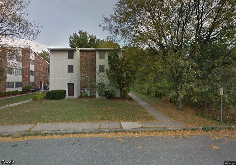 1547 Creekside Rd unit B4-2, Whitehall, PA 18052 - photo 1