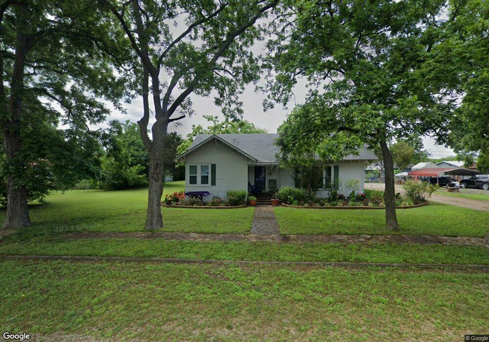 405 W Locust St, Whitewright, TX 75491 - photo 1