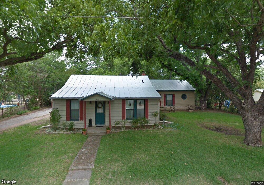 606 N Edison St, Fredericksburg, TX 78624 - photo 1