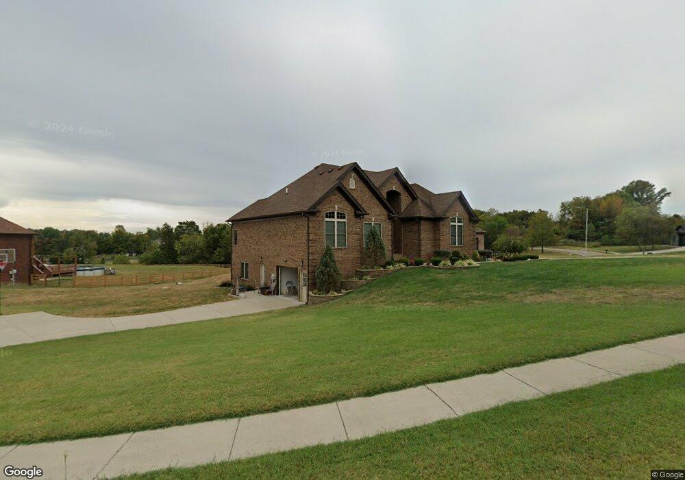 525 Sunray Dr, Shepherdsville, KY 40165 - photo 1