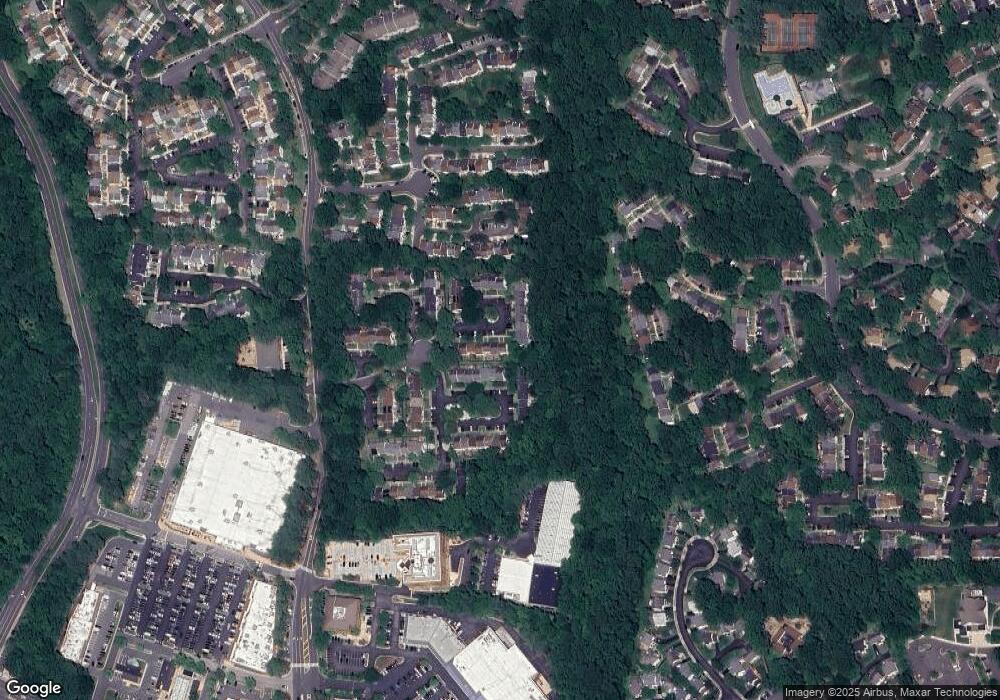 10219 Roberts Common Ln, Burke, VA 22015 - photo 1