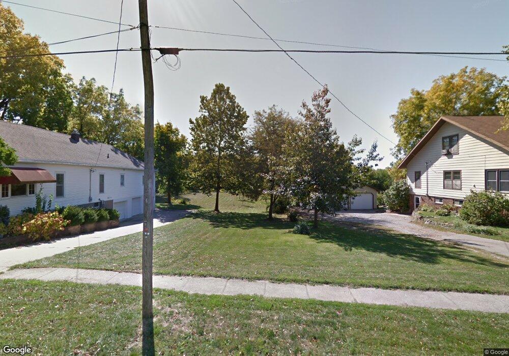 1209 N 4th Ave W, Newton, IA 50208 - photo 1