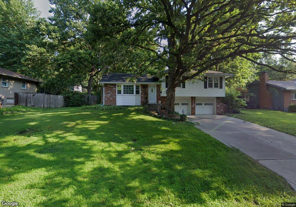 10204 W 70th St, Shawnee, KS 66203 - photo 1