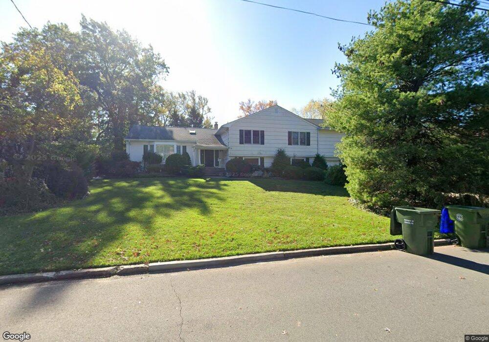 8 Moraine Rd, Edison, NJ 08820 - photo 1