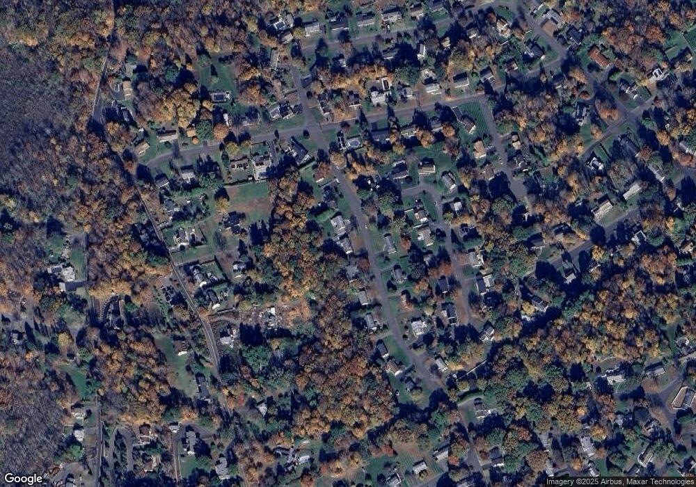 126 Wedgewood Dr, Naugatuck, CT 06770 - photo 1