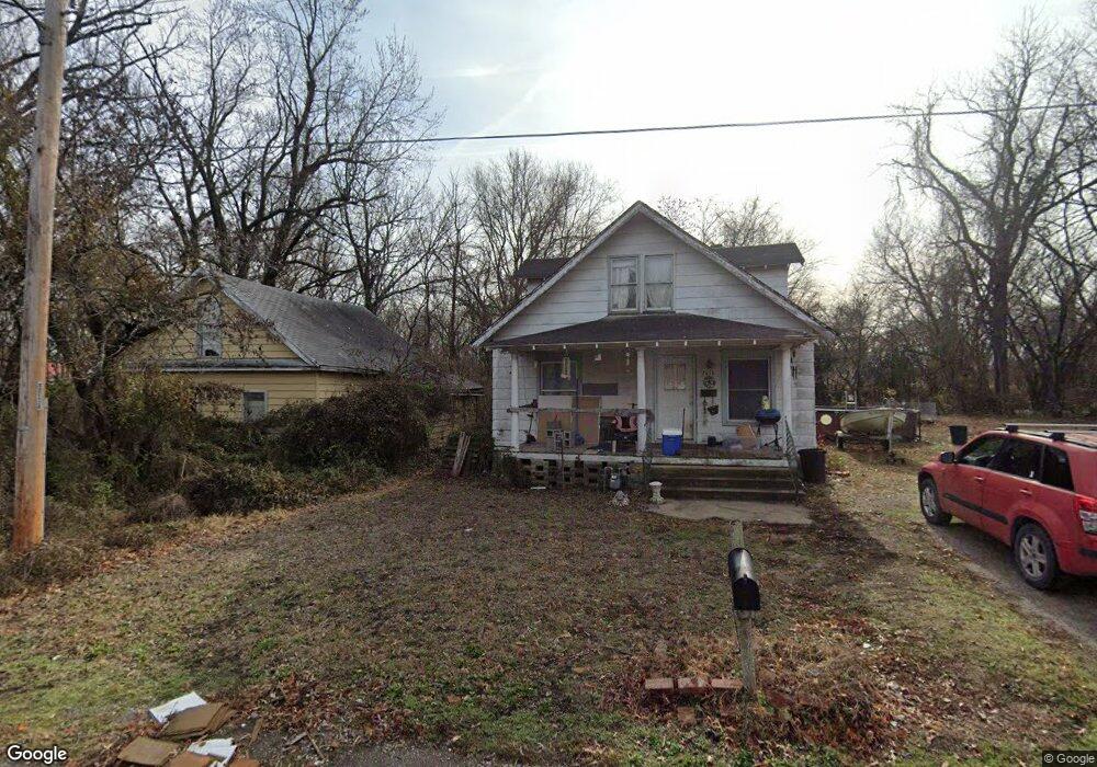 2012 Felix Ave, Parsons, KS 67357 - photo 1