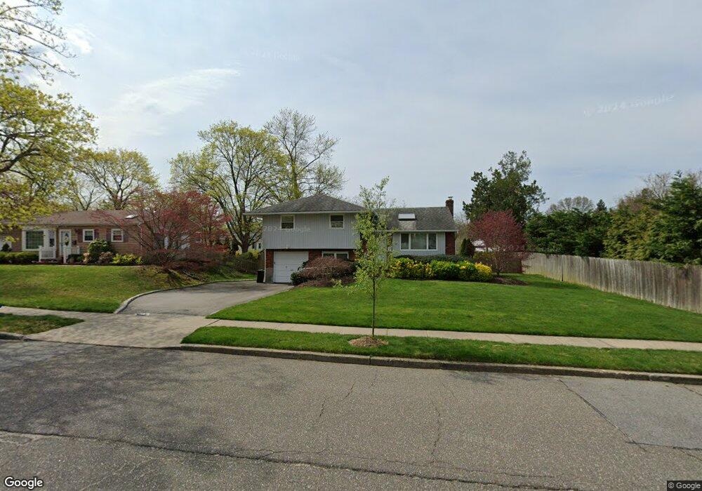 24 Byron Rd, ComMacK, NY 11725 - photo 1