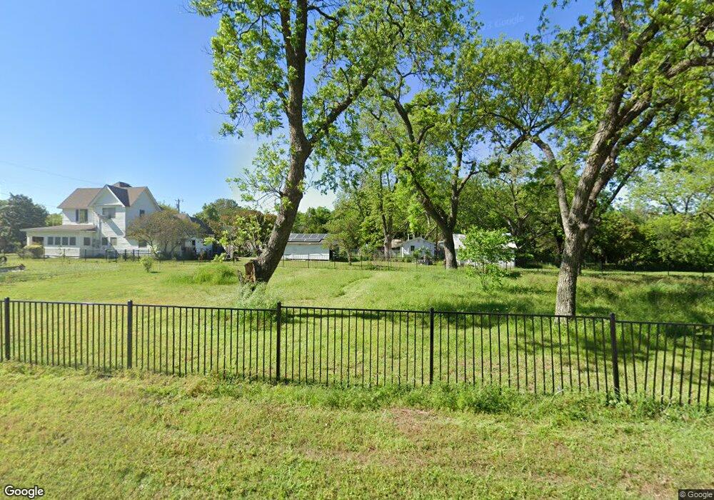 1326 S Lindsay St, Gainesville, TX 76240 - photo 1