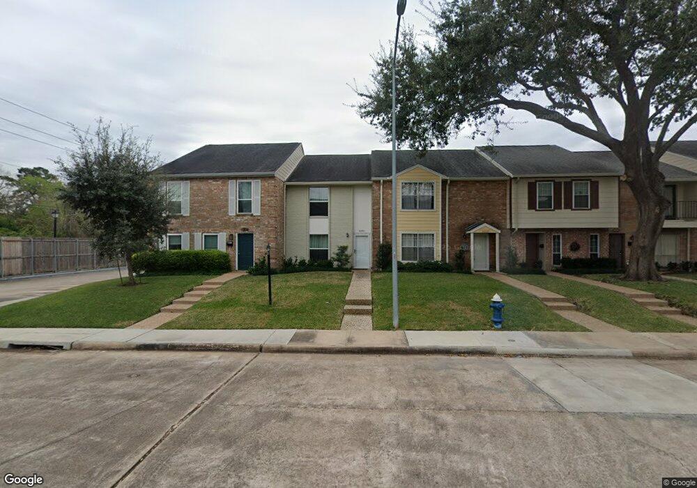 10205 Longmont Dr unit 36, Houston, TX 77042 - photo 1