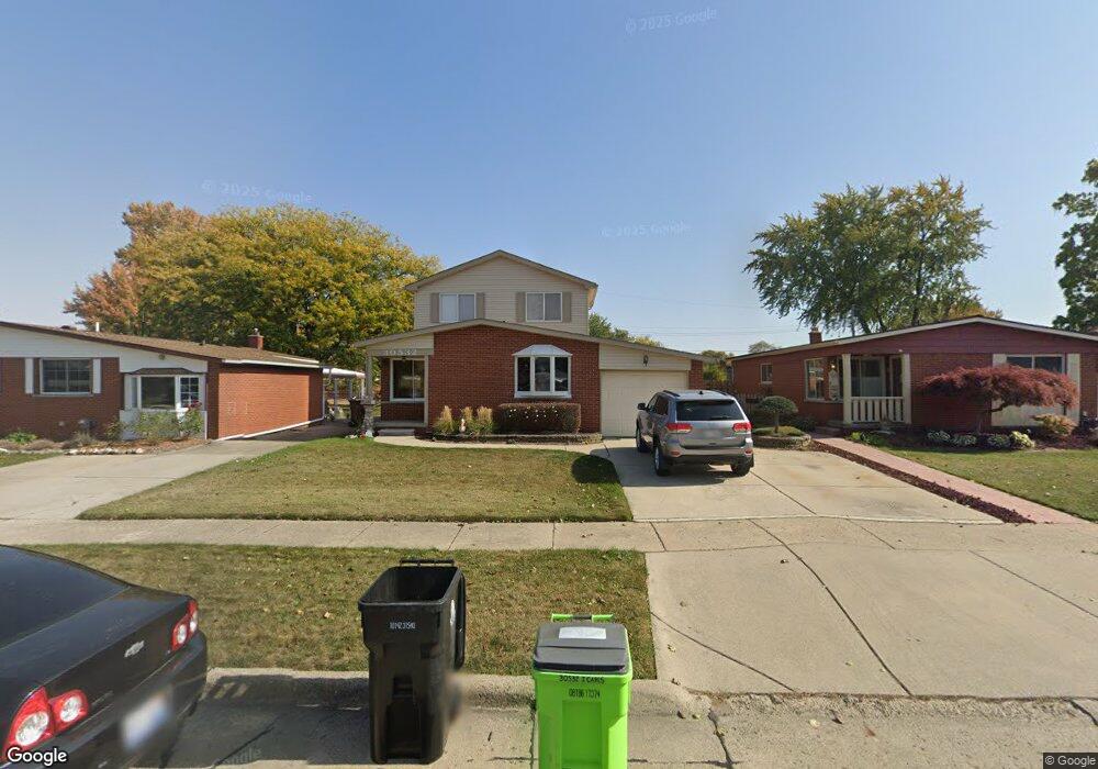 30532 J Carls St, Roseville, MI 48066 - photo 1