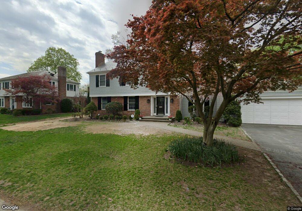 302 Trumbull Rd, Manhasset, NY 11030 - photo 1