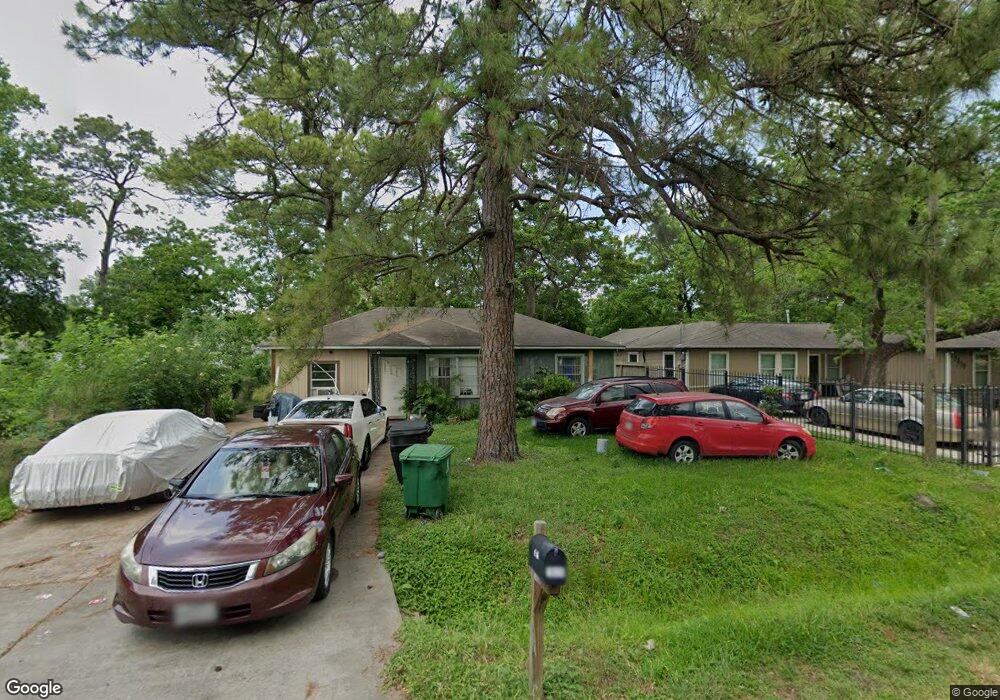 7629 Crofton St, Houston, TX 77028 - photo 1