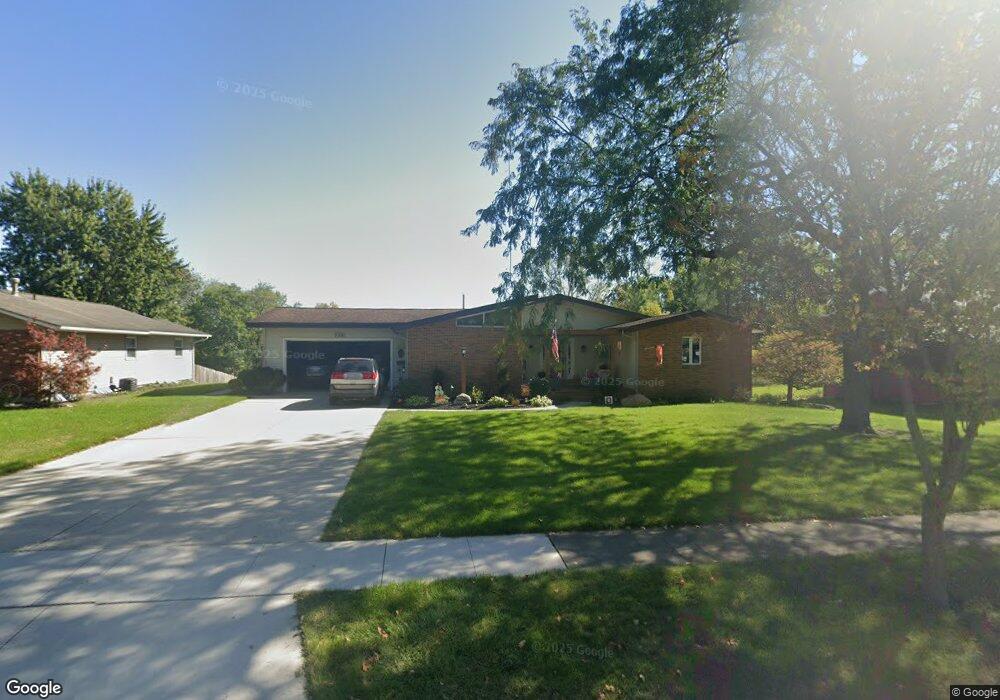 706 N Blackhoof St, Wapakoneta, OH 45895 - photo 1