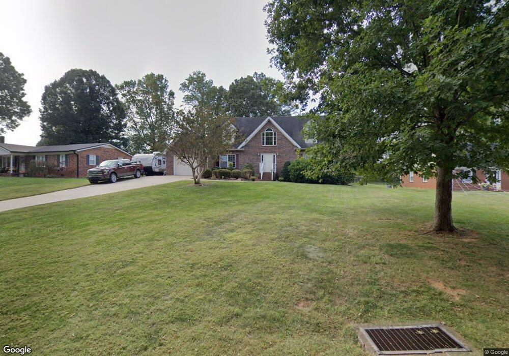 140 E Meadowview Dr, Statesville, NC 28625 - photo 1