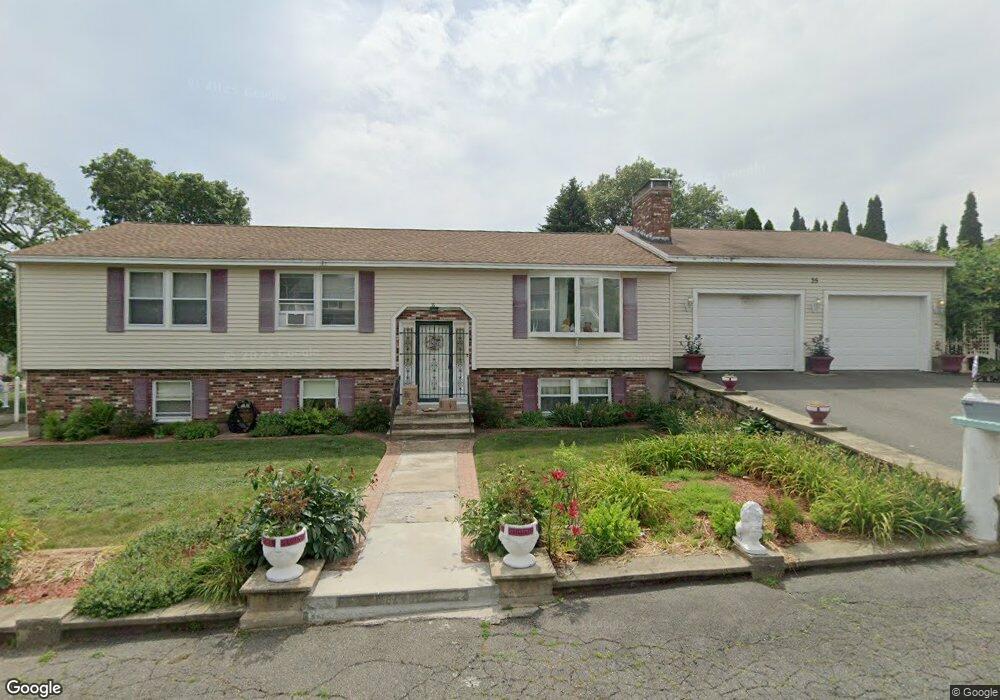 35 Crowdis St, Salem, MA 01970 - photo 1